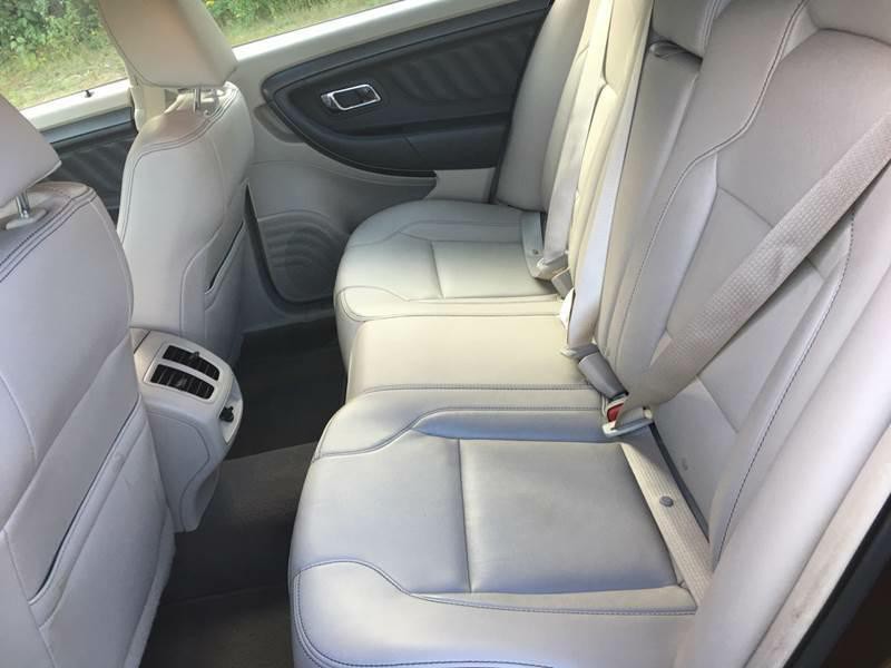 2011 Ford Taurus Image 12
