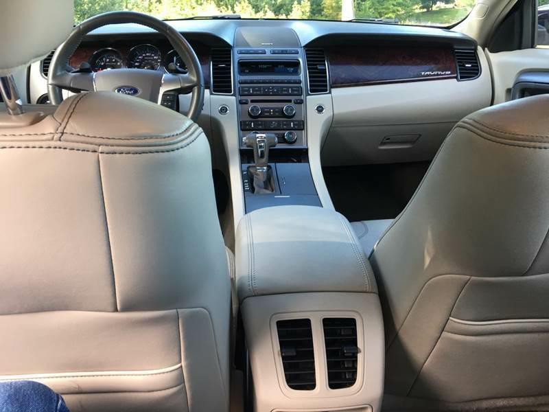 2011 Ford Taurus Image 15