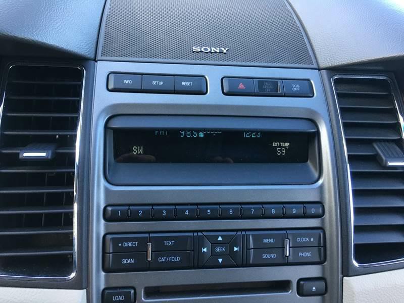 2011 Ford Taurus Image 20