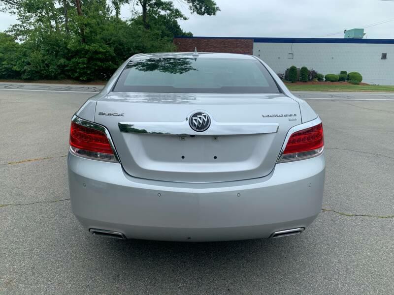 2010 Buick Lacrosse Image 4