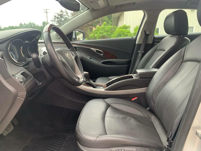 2010 Buick Lacrosse Image 11