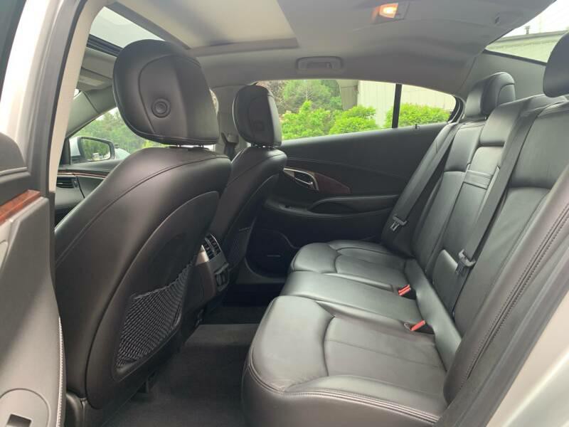 2010 Buick Lacrosse Image 12