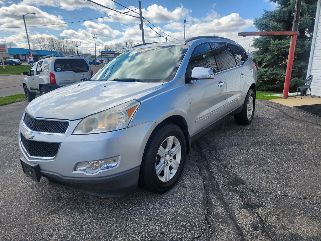 2011 Chevrolet Traverse Image 2