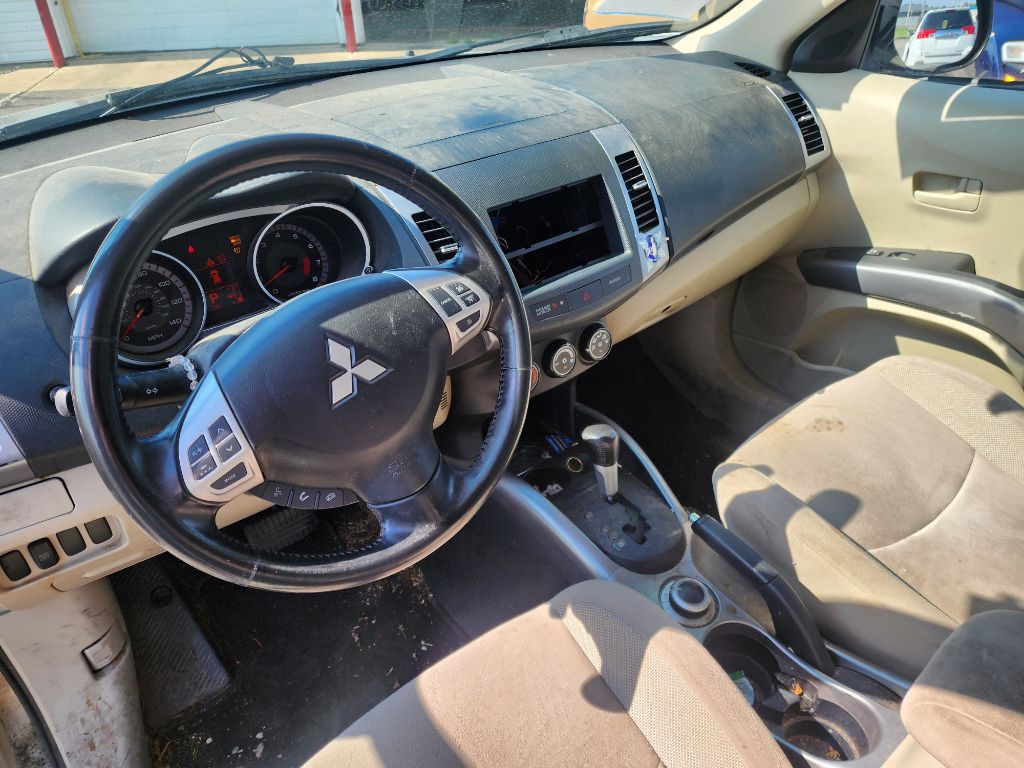 2007 Mitsubishi Outlander Image 2