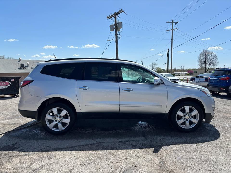 2016 Chevrolet Traverse Image 2