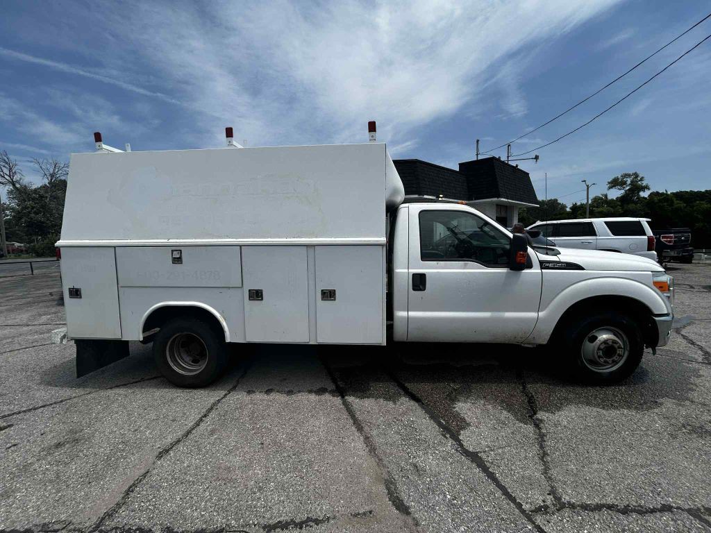 2015 Ford F-350 Image 2