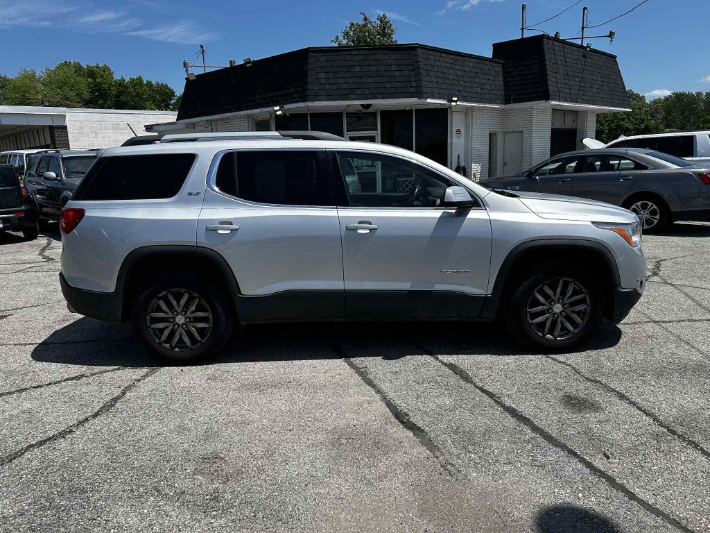 2017 GMC Acadia Image 2