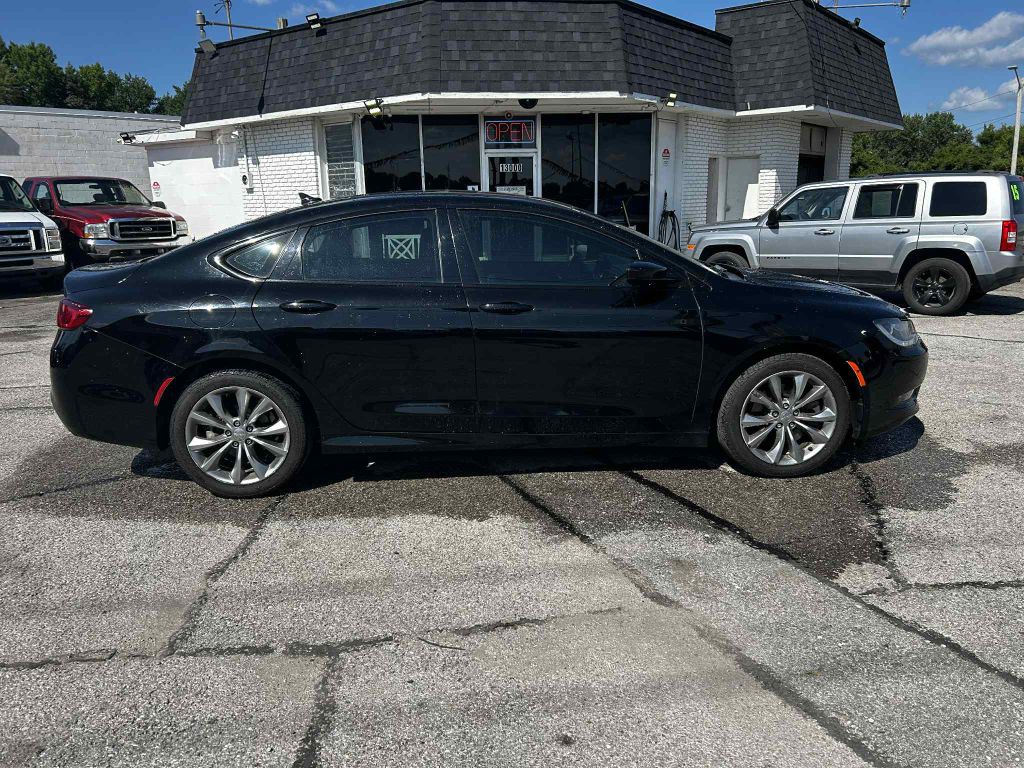 2015 Chrysler 200 Image 2