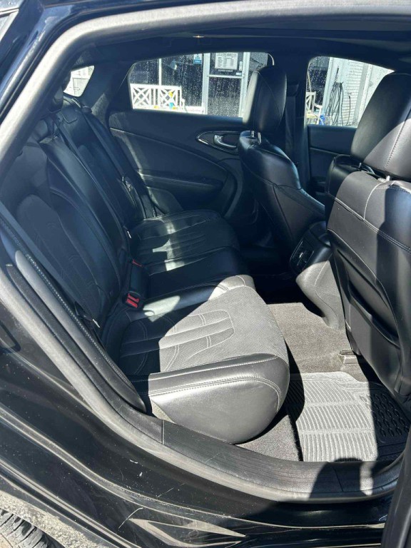 2015 Chrysler 200 Image 5