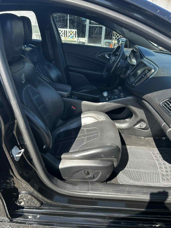 2015 Chrysler 200 Image 6