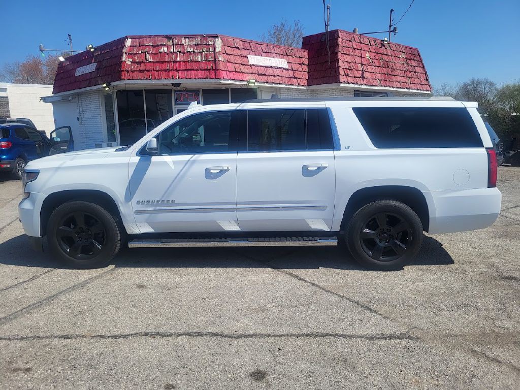 2019 Chevrolet Suburban Image 2