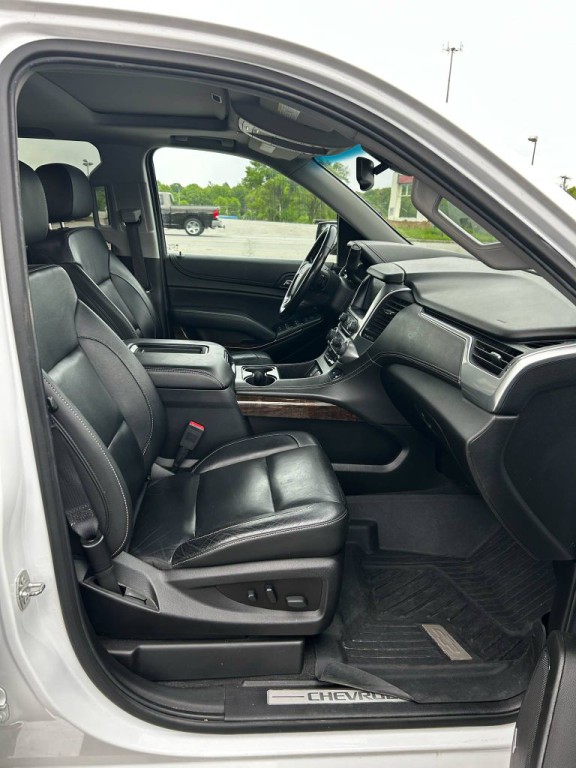 2019 Chevrolet Suburban Image 3