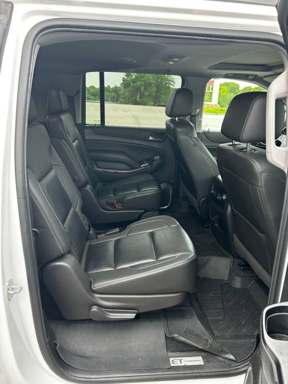 2019 Chevrolet Suburban Image 4