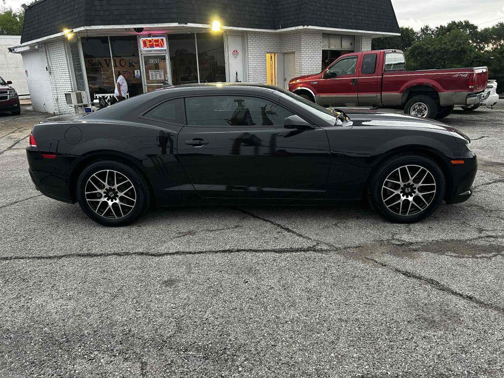 2015 Chevrolet Camaro Image 2