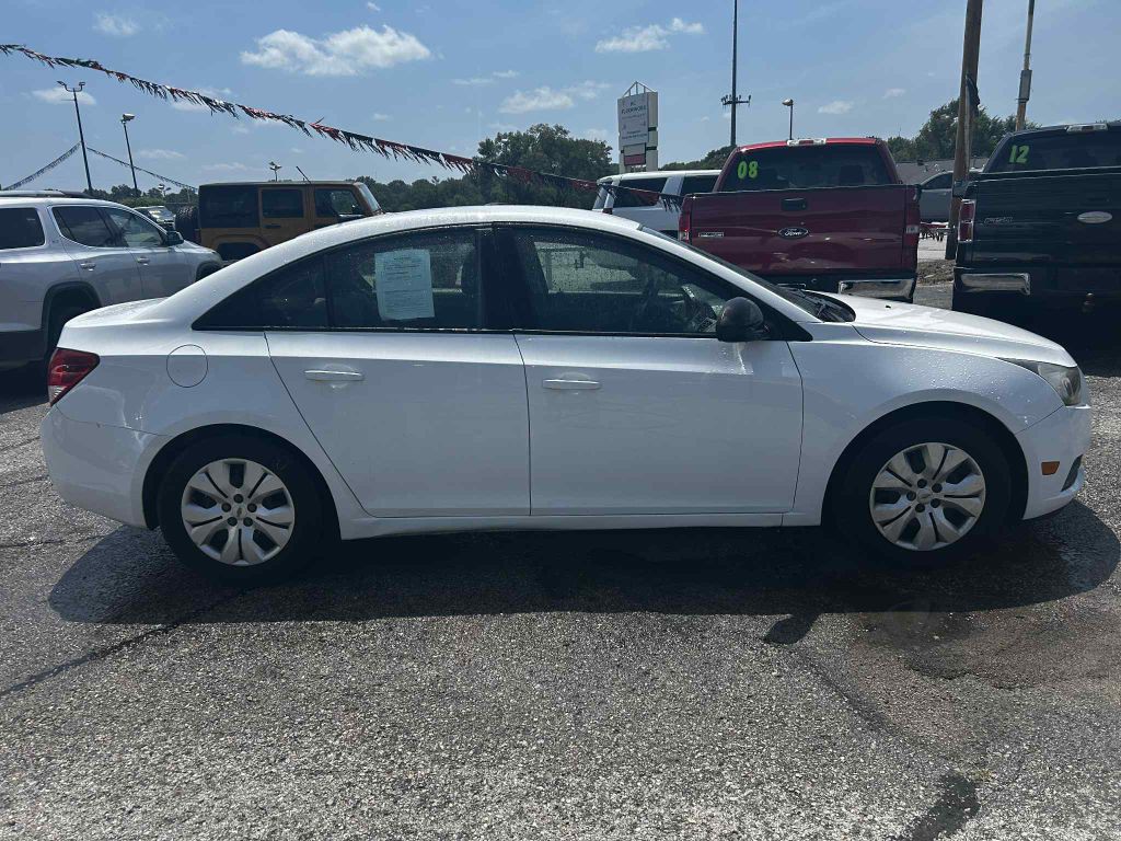 2013 Chevrolet Cruze Image 1