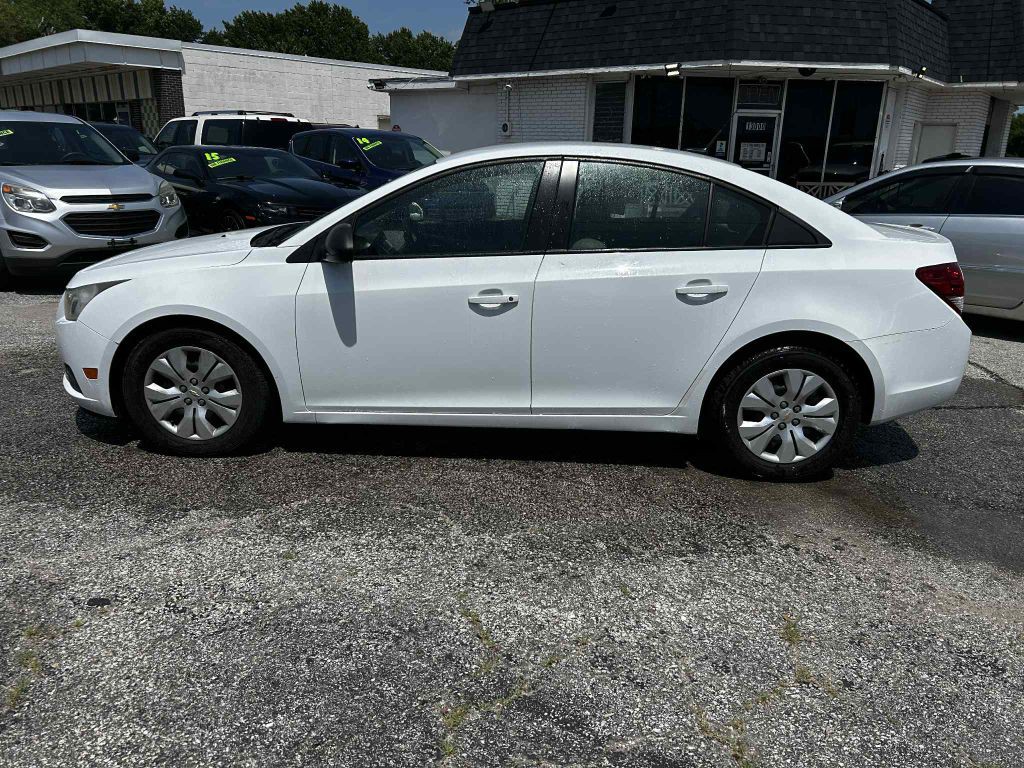 2013 Chevrolet Cruze Image 2