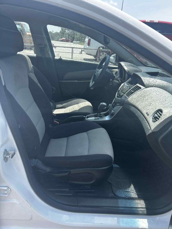 2013 Chevrolet Cruze Image 3