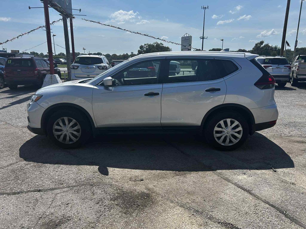 2018 Nissan Rogue Image 1
