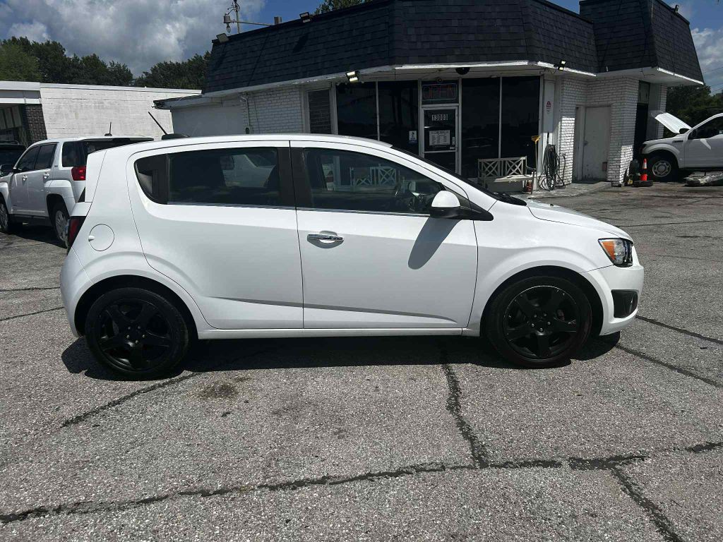2016 Chevrolet Sonic Image 1