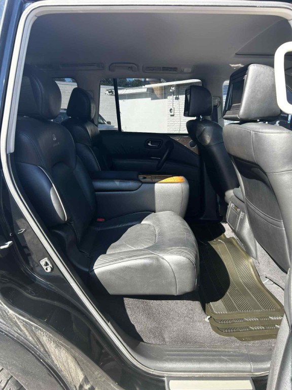 2012 INFINITI QX56 Image 3