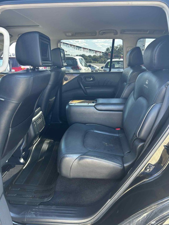 2012 INFINITI QX56 Image 4