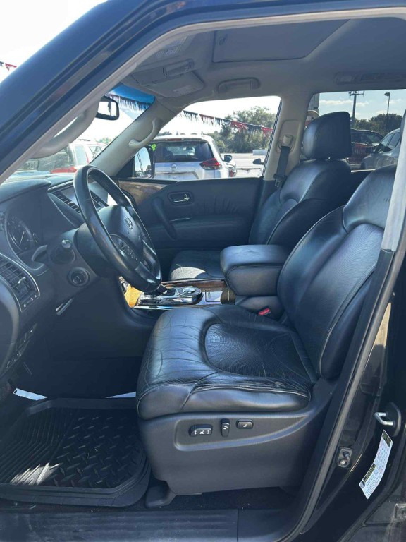 2012 INFINITI QX56 Image 6