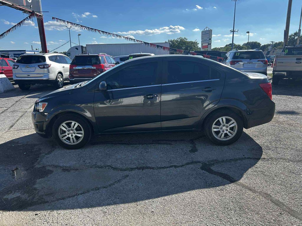 2014 Chevrolet Sonic Image 2
