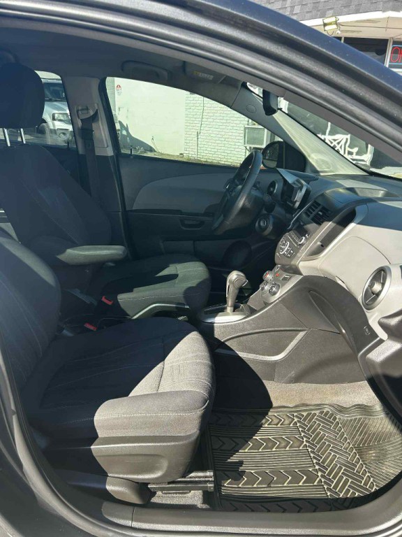 2014 Chevrolet Sonic Image 4