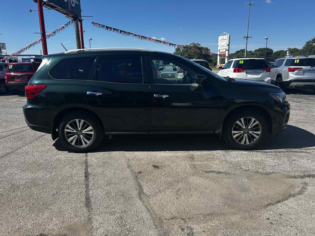 2018 Nissan Pathfinder Image 2