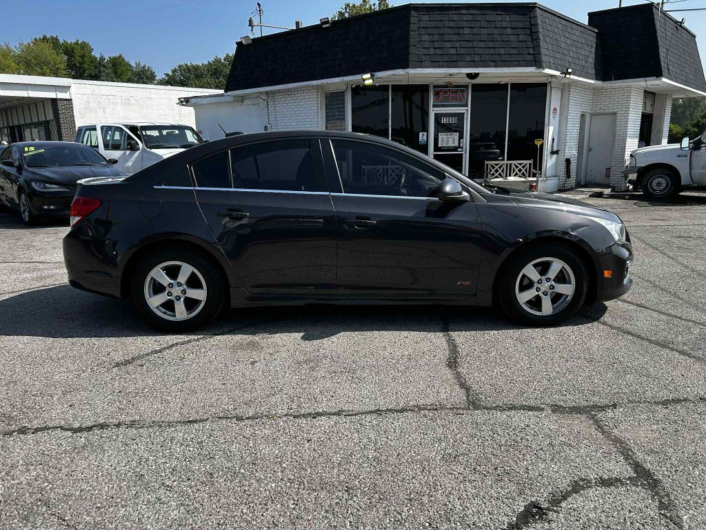 2016 Chevrolet Cruze Image 2