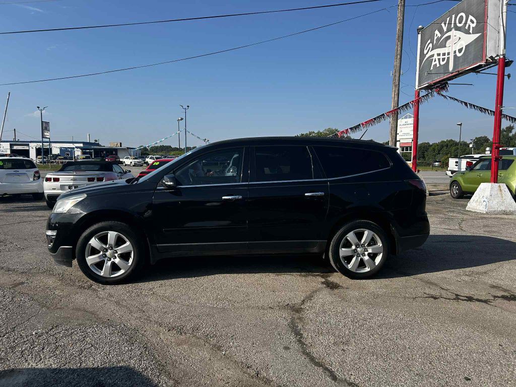 2017 Chevrolet Traverse Image 2
