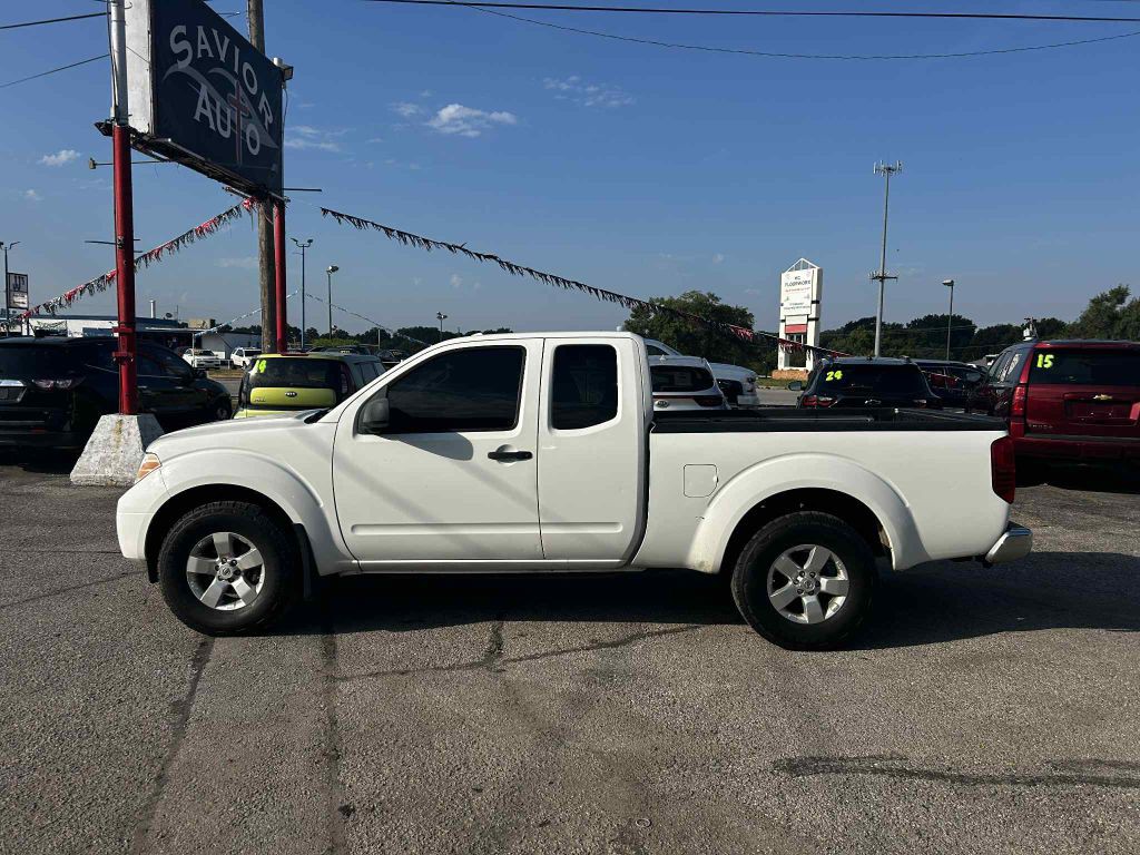 2013 Nissan Frontier Image 2