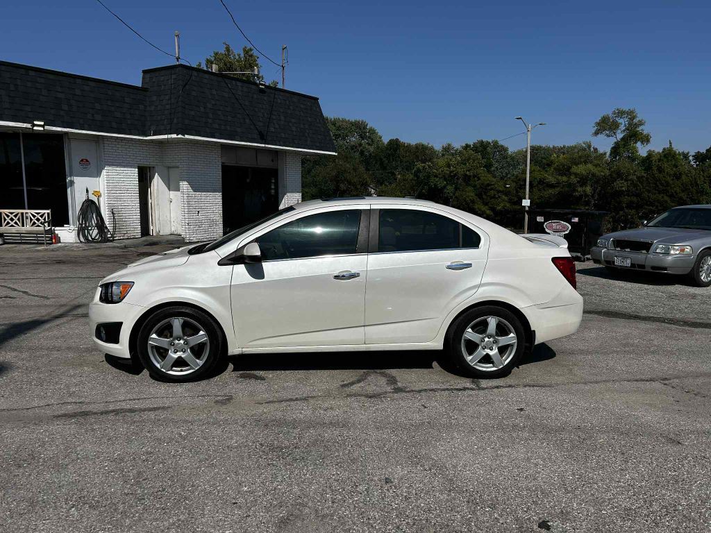 2013 Chevrolet Sonic Image 1