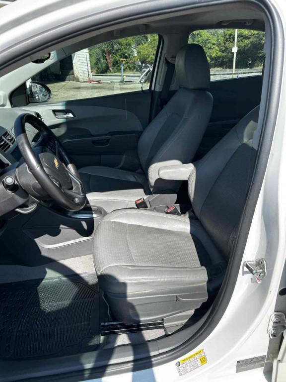 2013 Chevrolet Sonic Image 3