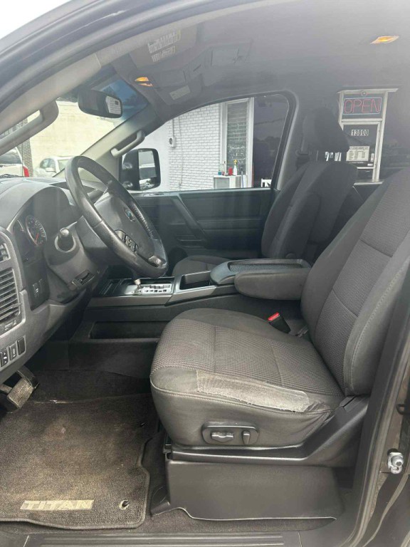 2012 Nissan Titan Image 5