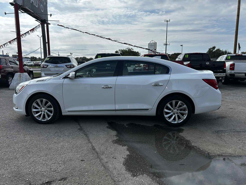 2016 Buick Lacrosse Image 1