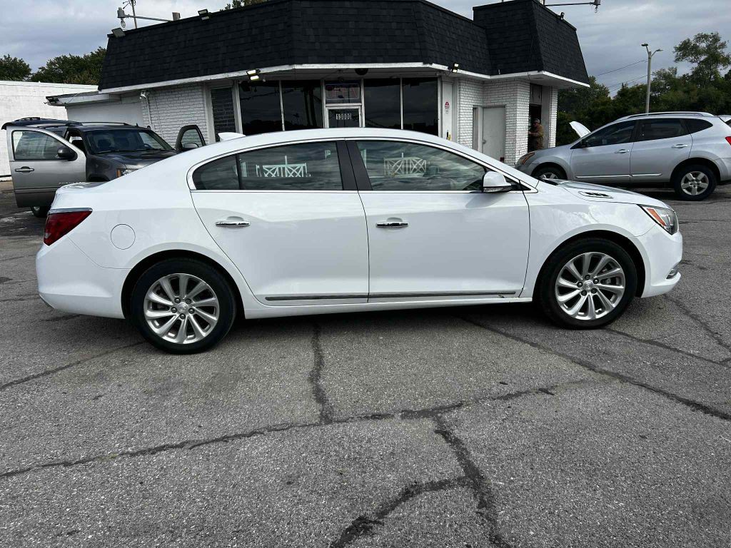 2016 Buick Lacrosse Image 2