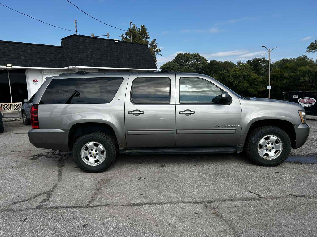 2009 Chevrolet Suburban Image 1