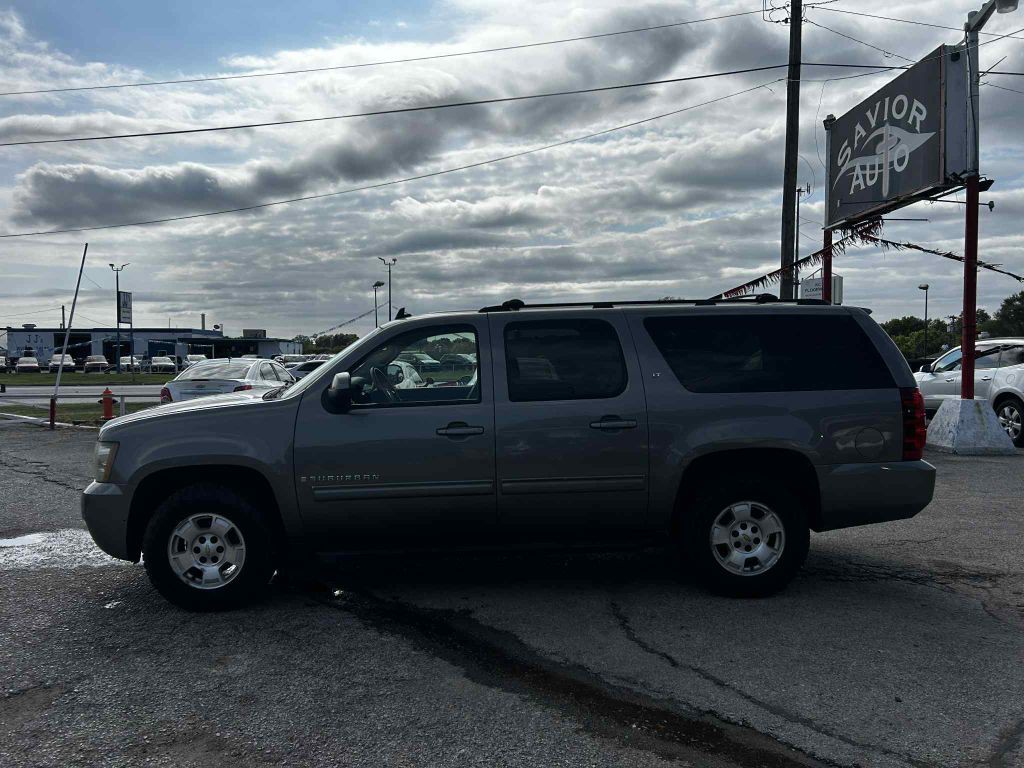 2009 Chevrolet Suburban Image 2