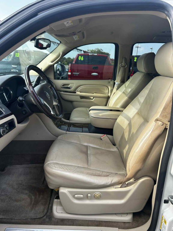 2010 Cadillac Escalade Image 3