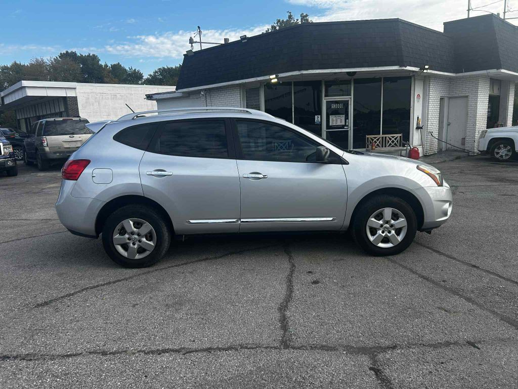 2015 Nissan Rogue Image 2