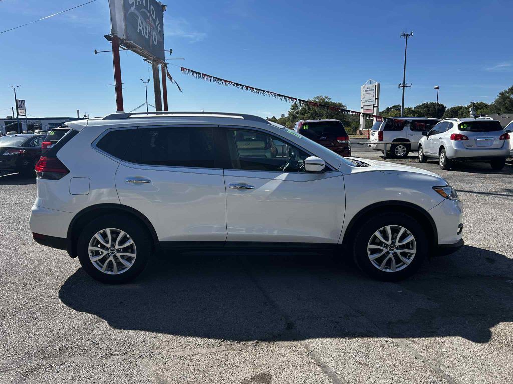 2017 Nissan Rogue Image 2
