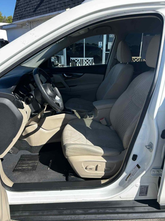 2017 Nissan Rogue Image 3