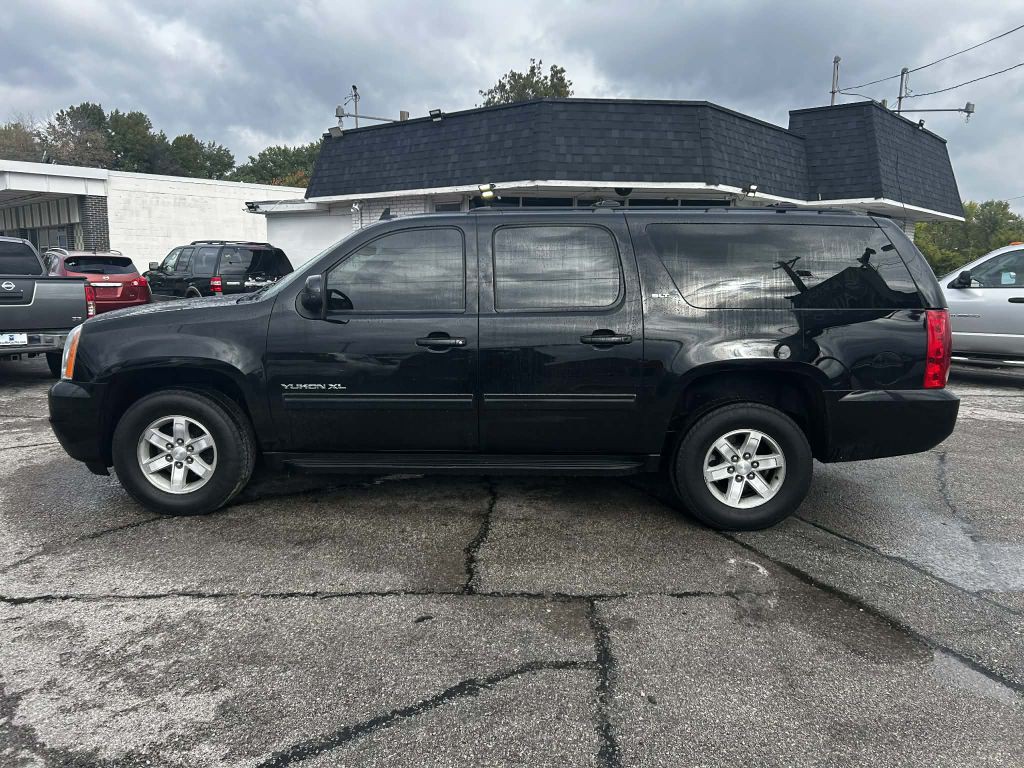 2013 GMC Yukon Image 2