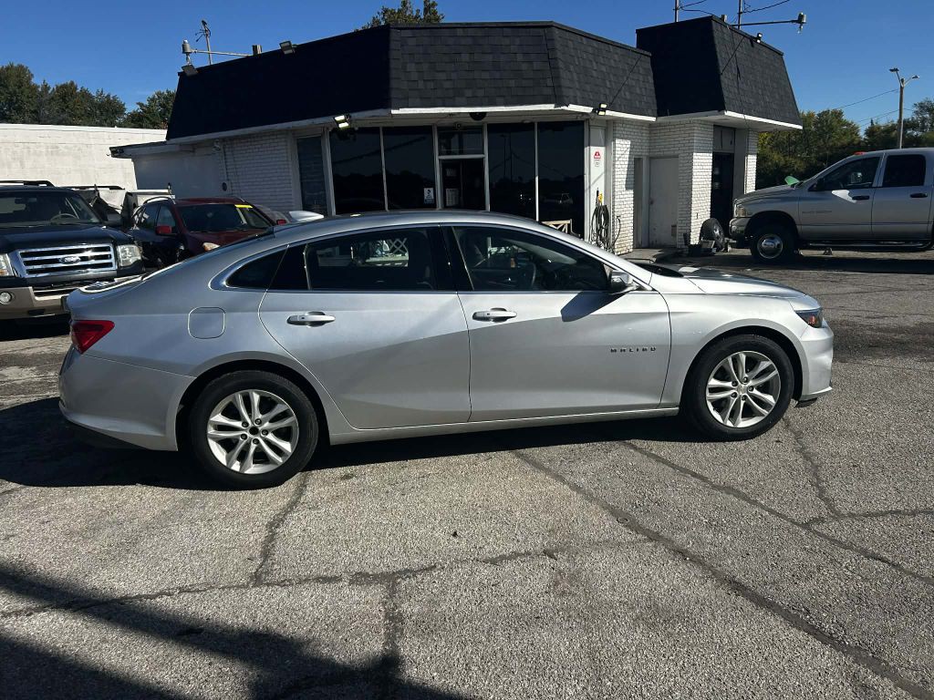 2018 Chevrolet Malibu Image 2