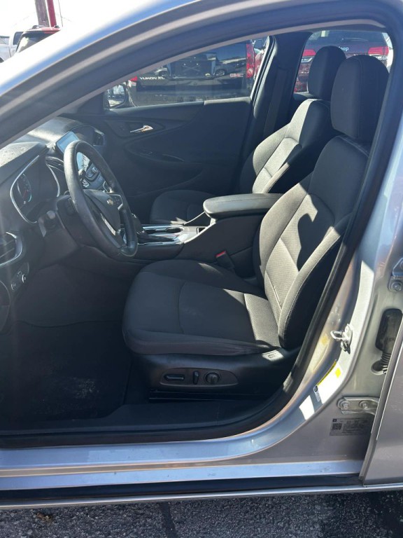 2018 Chevrolet Malibu Image 3