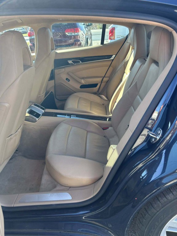 2011 Porsche Panamera Image 4