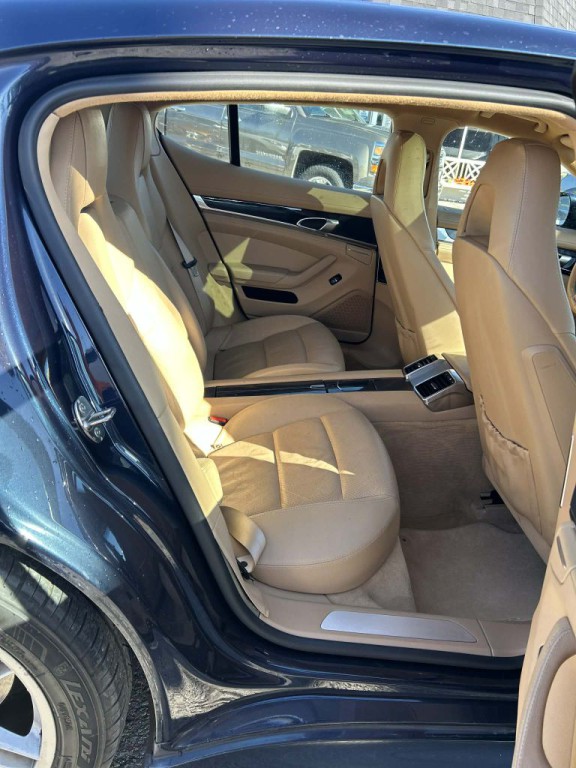 2011 Porsche Panamera Image 5