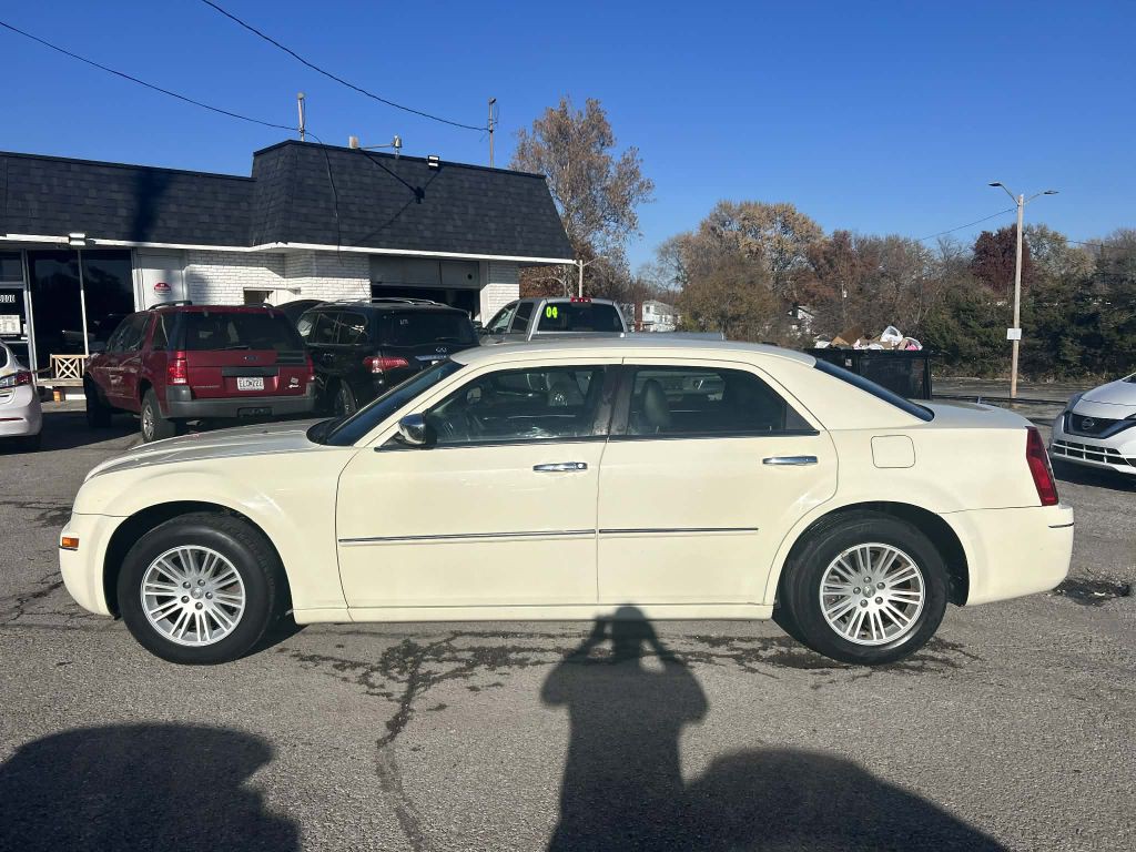 2010 Chrysler 300 Image 1