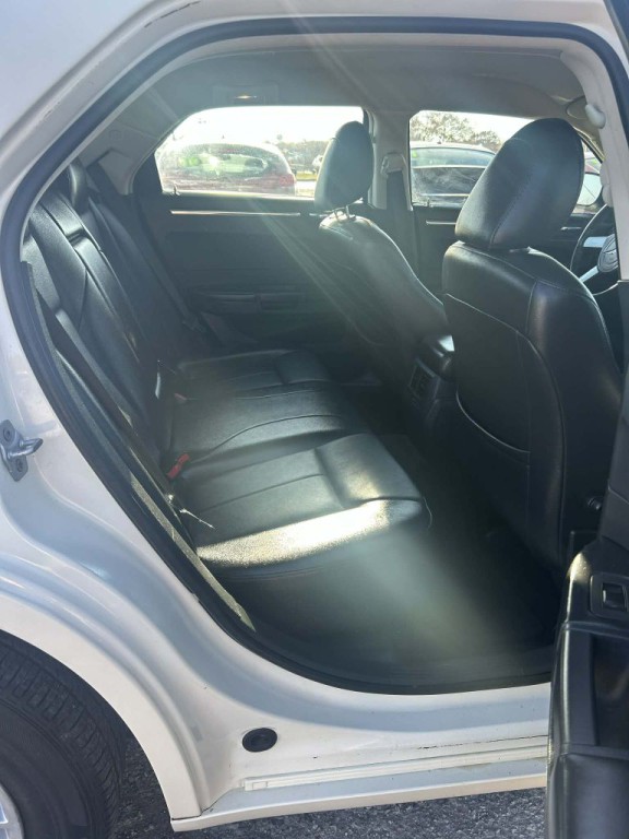 2010 Chrysler 300 Image 5